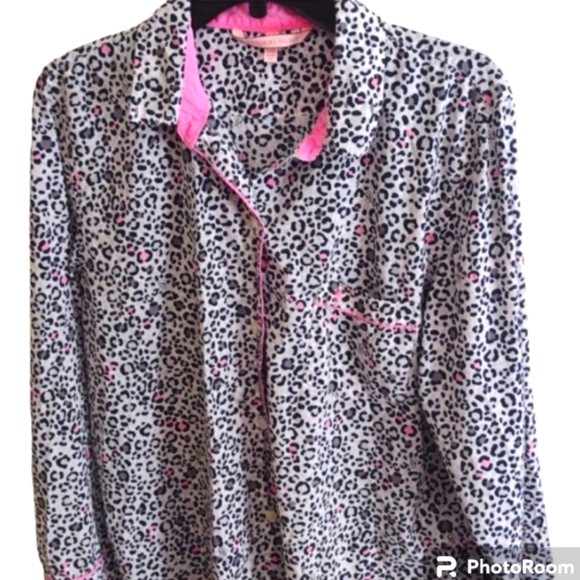 Victoria's Secret Other - Victoria's Secret Pajama Top size Medium Animal print